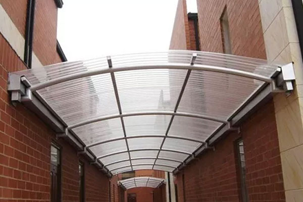 TOLDO EM POLICARBONATO