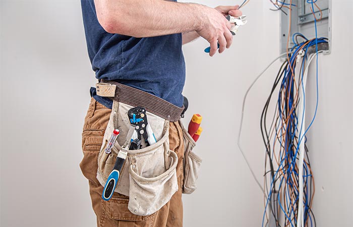 Imagem ilumina mais eletricista