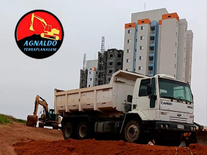 imagem locação de máquinas e equipamentos para terraplanagem
