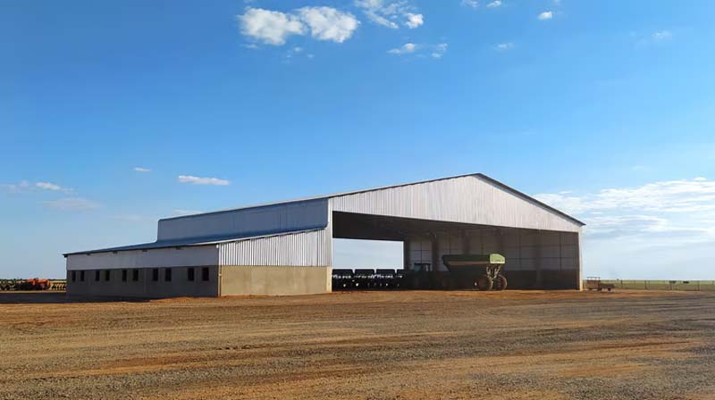 Imagem de galpão de maquinarios