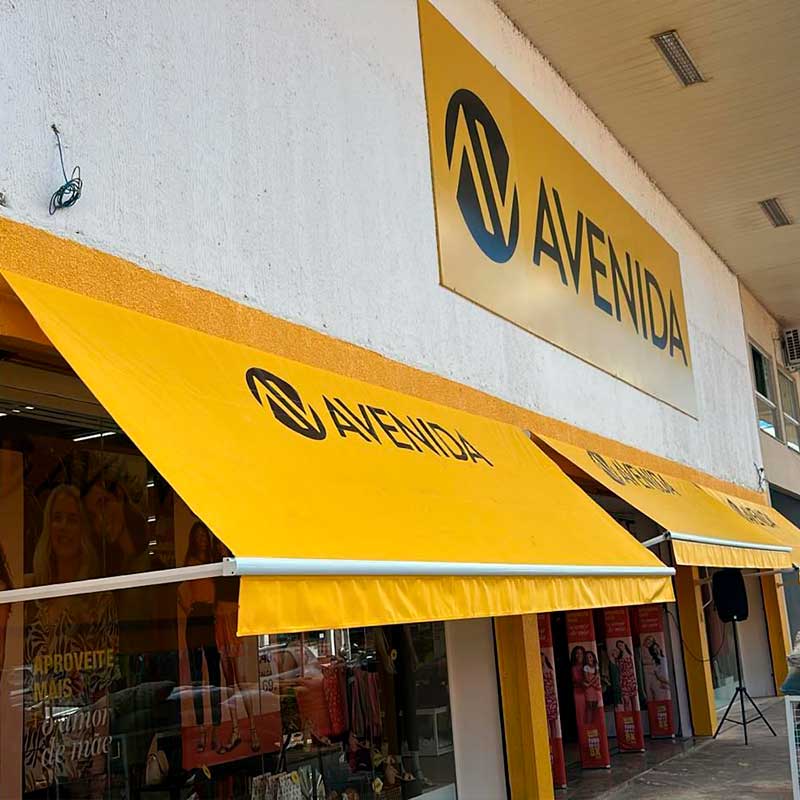 Toldo Retrátil c/Lona e braços nas laterais